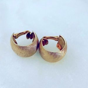 Vintage clip on earrings GOLD 60s